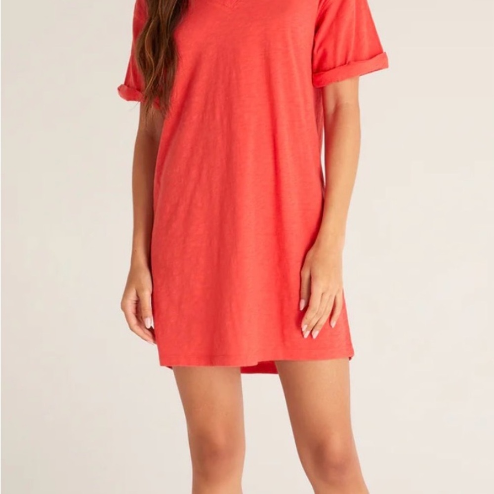 Z Supply V-Neck Short Sleeve Tee in Coral